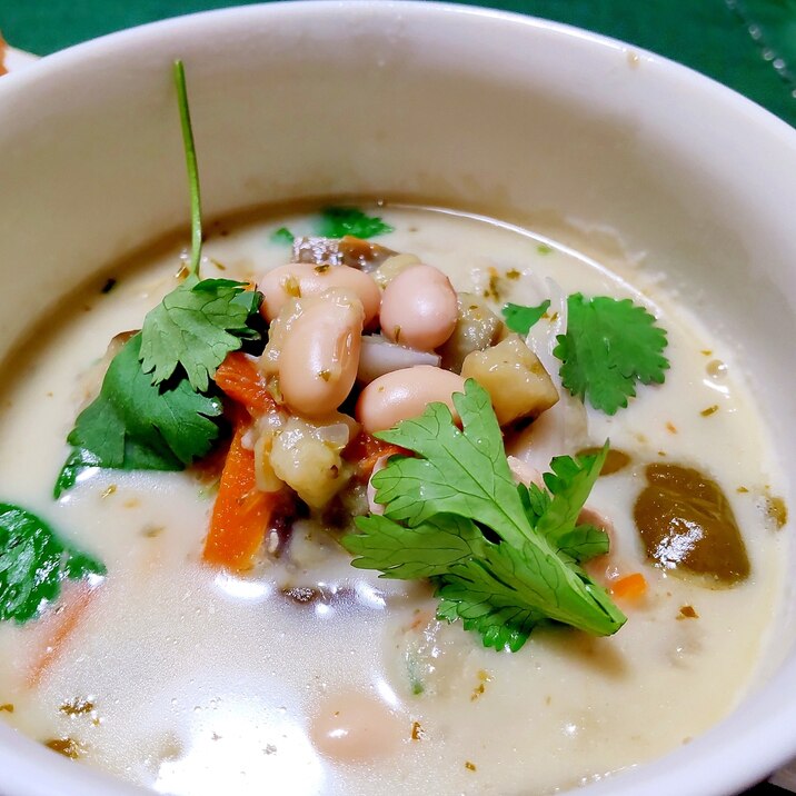 柚子胡椒でグリーンカレー風味の豆スープ